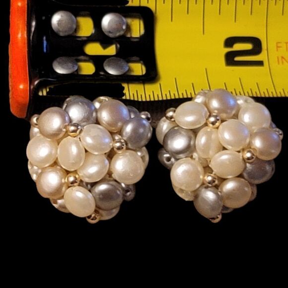 💍Faux Pearl Clip Earrings - Picture 4 of 4